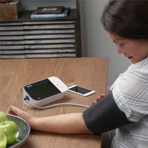 Omron 10 Series Wireless Upper Arm Blood Pressure Monitor Black/White  BP7450 - Best Buy